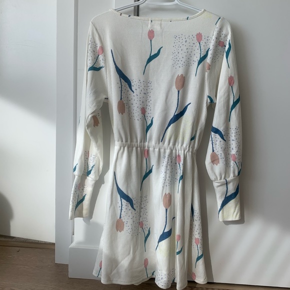 Beautiful tulip dress - Picture 2 of 3